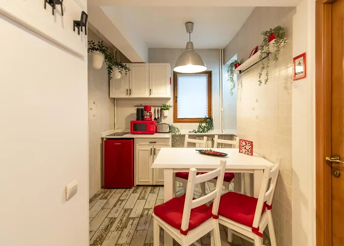 شقة 2br At Piata Natiunilor Unite: Perfect For Center *