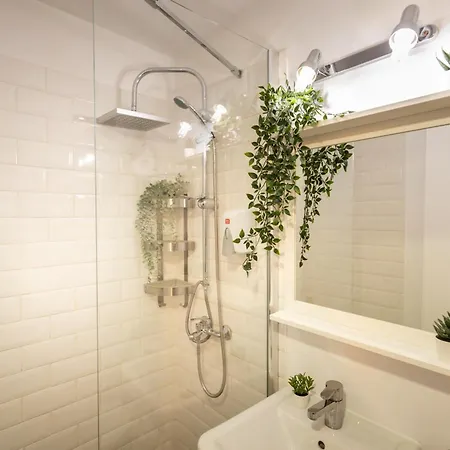 2br At Piata Natiunilor Unite: Perfect For Center بوخارست
