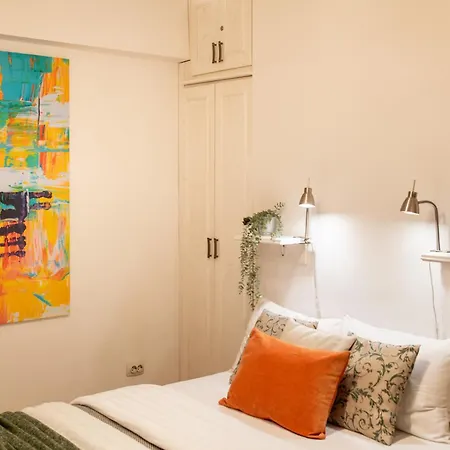 2br At Piata Natiunilor Unite: Perfect For Center شقة
