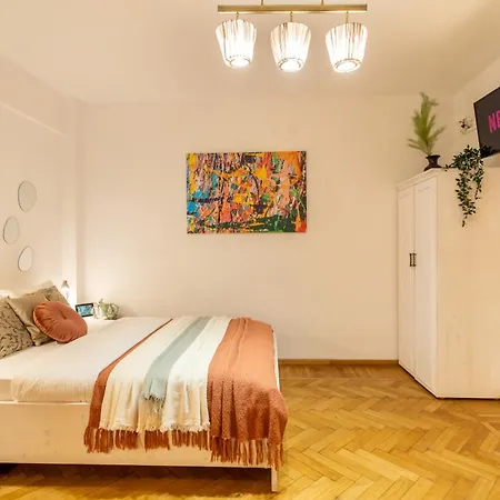 2br At Piata Natiunilor Unite: Perfect For Center Apartamento *